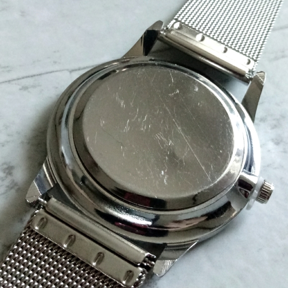NEW WOMAN'S SILVER STAINLESS STEEL MESH WATCH - Picture 6 of 8